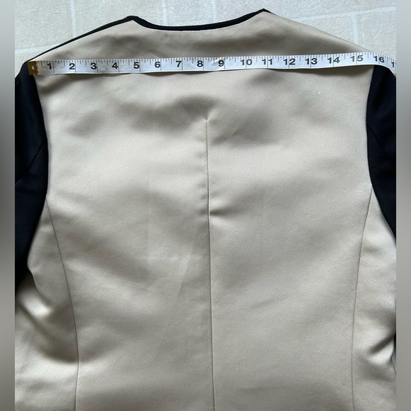 81.PHILLIP LIM Beige Tuxedo Jacket with Contrast Black Collar & Sleeves
Size:8 - Picture 16 of 17